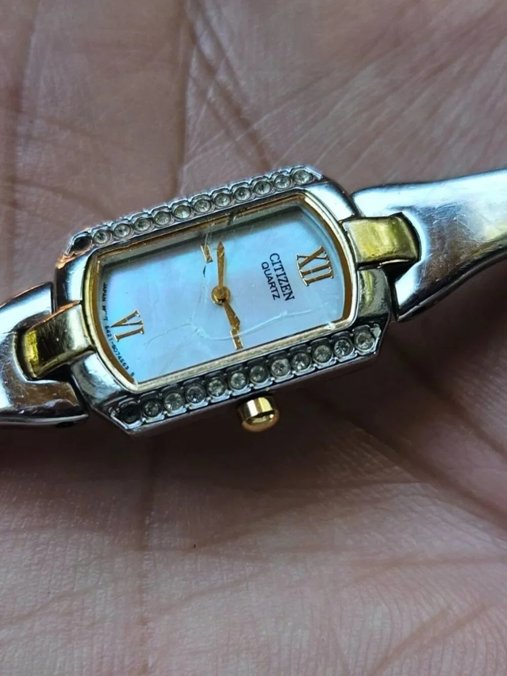 Citizen Women Wristwtch Gold/Silver Dual Tone Quartz Analog Watch Read desc